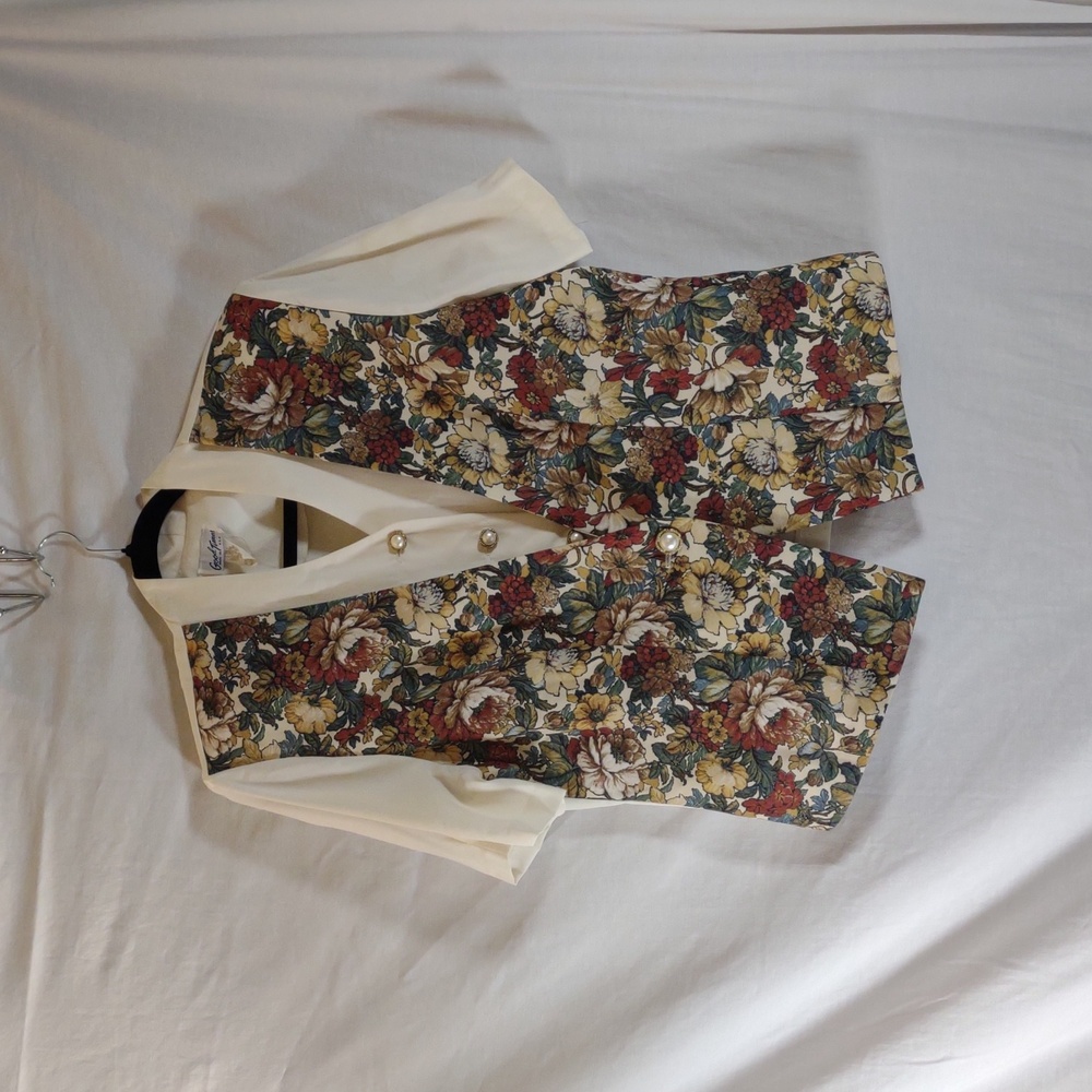 Vintage 80s Floral Patterned Faux Vest w/ Faux Cream Shirt - Size 16